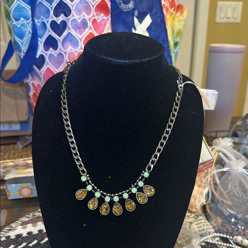 Elegant Gold and Green Necklace
